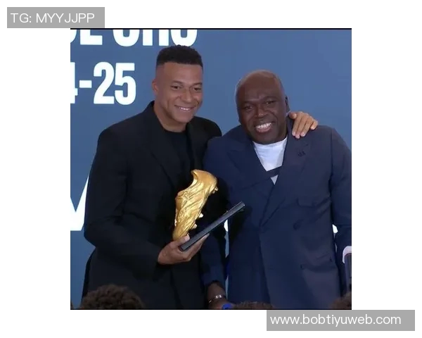 姆巴佩荣获欧洲金靴感谢队友和皇马球迷的支持与鼓励 姆巴佩荣获欧洲金靴感谢队友和皇马球迷的支持与鼓励