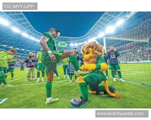 法比奥荣获生涯首个联赛金靴目标锁定更高荣誉争夺冠军 法比奥荣获生涯首个联赛金靴目标锁定更高荣誉争夺冠军