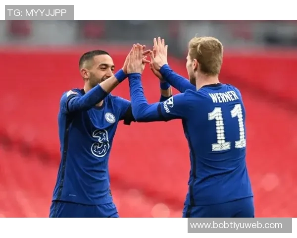 罗滕评论舍瓦利耶险遭重伤裁判在关键判罚中显得无所适从 罗滕评论舍瓦利耶险遭重伤裁判在关键判罚中显得无所适从