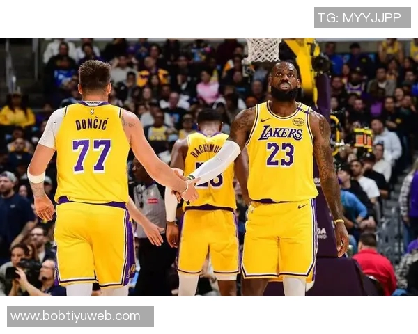 詹姆斯分享与东契奇里夫斯配合心得期待弱侧接球机会 詹姆斯分享与东契奇里夫斯配合心得期待弱侧接球机会